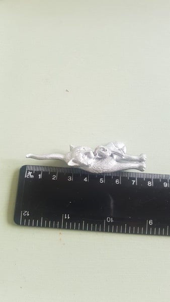 Pewter cat and kitten brooch. Carousel 3