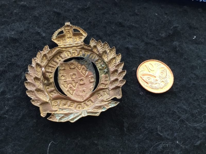 WW1 5th Otago Hussars cap badge Carousel 2