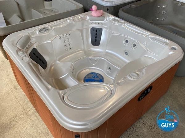 Hot Spring 5 Seater Portable Spa - Highlife - Vanguard - SILENT FLO - Ozone Carousel 1