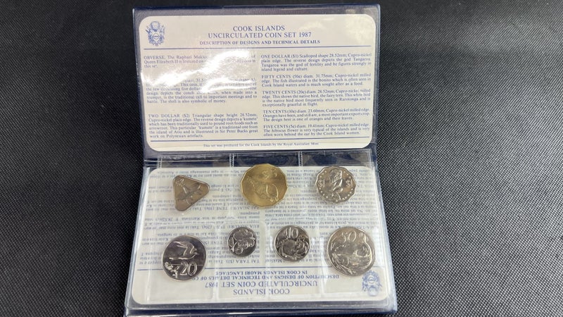 1987 Cook Islands Uncirculated Coin Set in Original Case - Lot Q948 Carousel 1