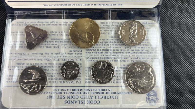 1987 Cook Islands Uncirculated Coin Set in Original Case - Lot Q948 Carousel 2