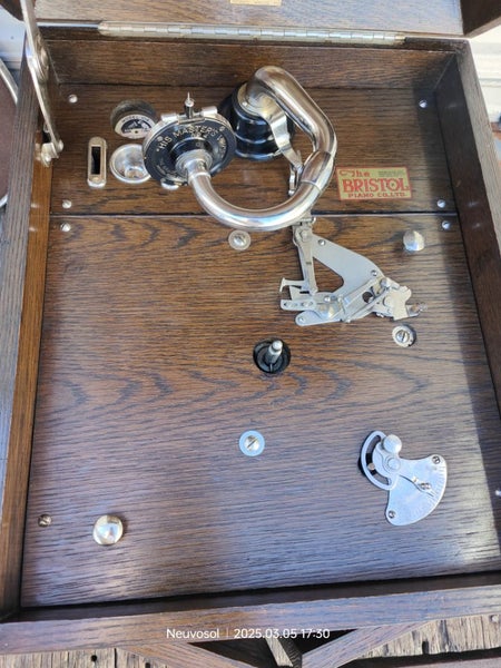 1920s HMV Table Gramophone model 109 with New Needles in Tins - Works Mint Carousel 2