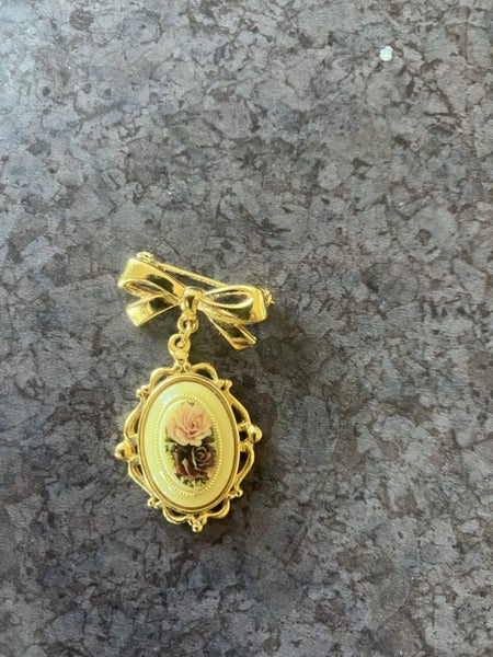 Vintage gold plated pendant Carousel 2