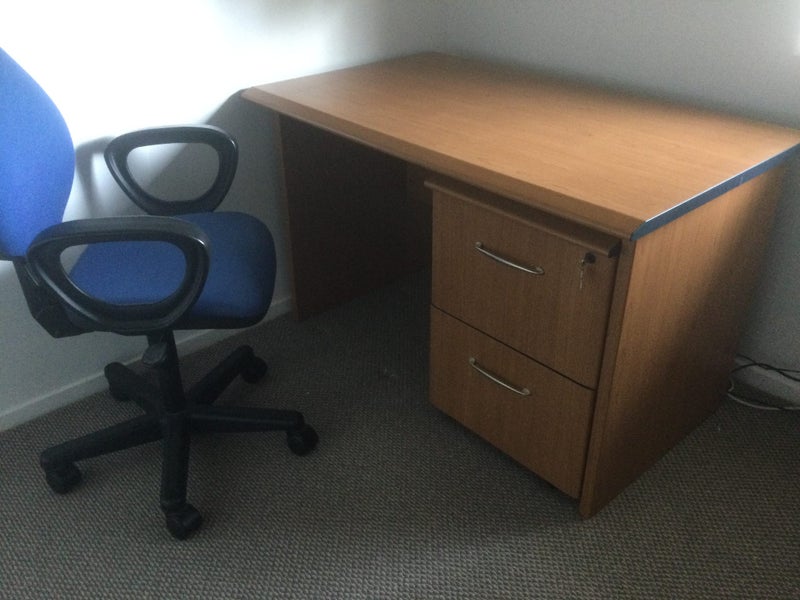 Office desk,2 draw unit and chair Carousel 2
