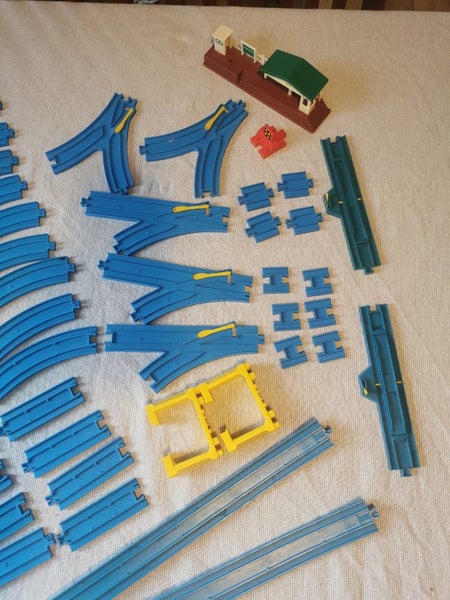 Tomy train track set x 53 pieces 2001 Thomas the tank Engine Carousel 2