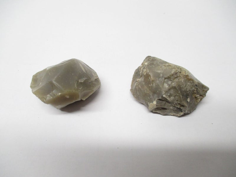 ZB 6698 - Old Neolithic Butter Flint Carousel 1