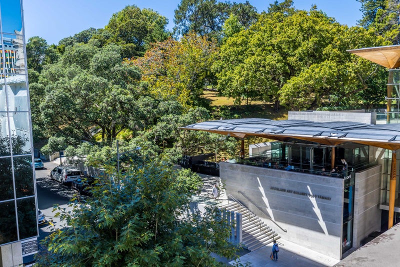 gallery carousel 17
