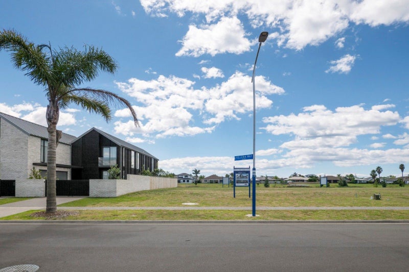 A Rare Find - 590sqm Waterway Section62865852630658112