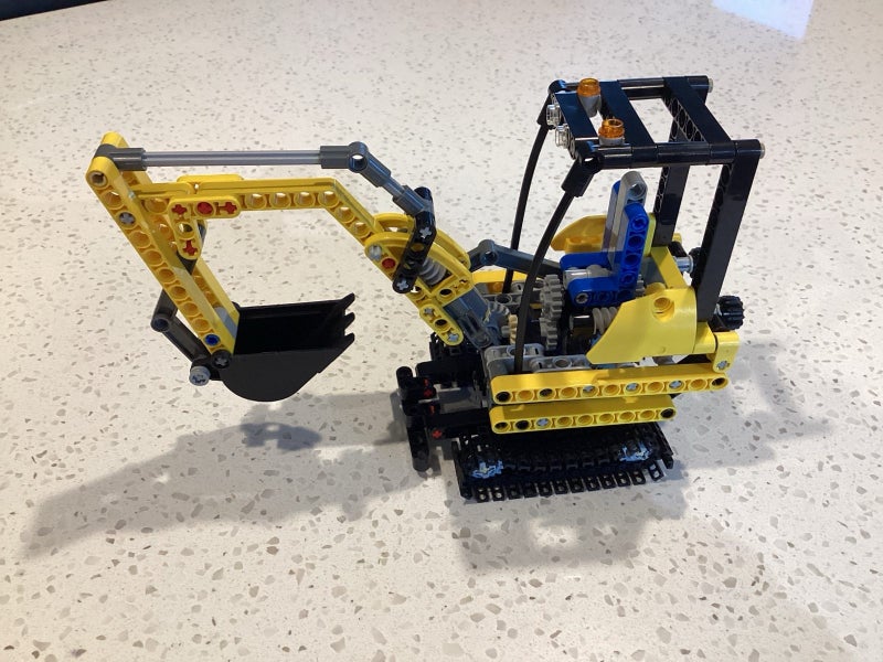 Lego 8047 Technic : Model: Construction : Compact Excavator Carousel 2