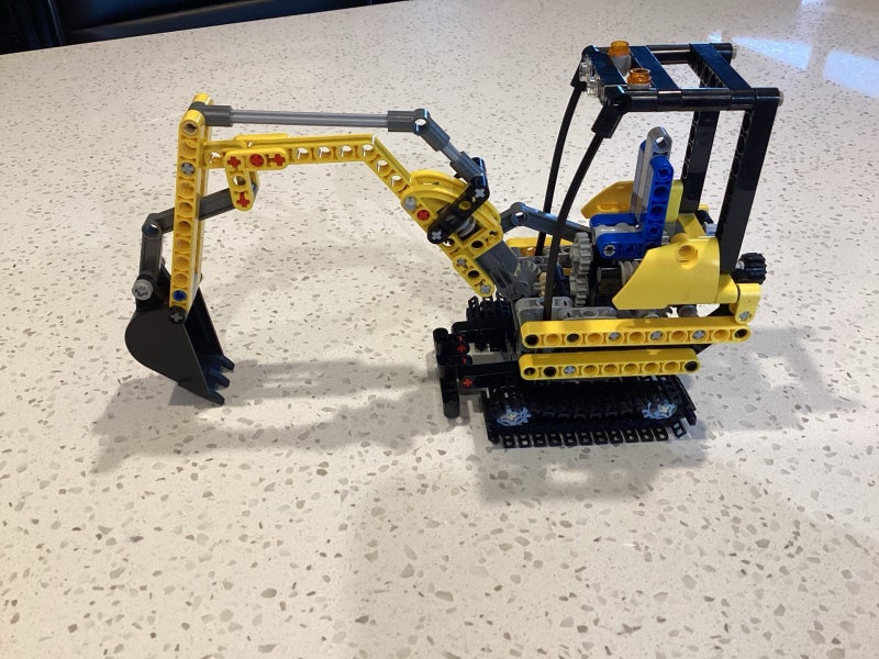 Lego 8047 Technic : Model: Construction : Compact Excavator Carousel 1
