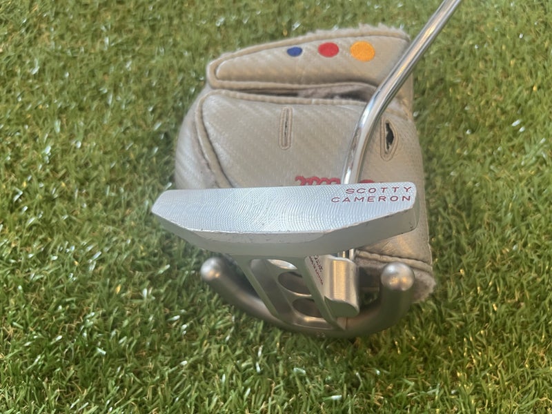 Scotty Cameron Futura Putter Carousel 1