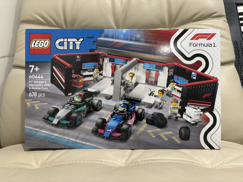 $1 Reserve LEGO City 60444 - F1 Garage & Mercedes-AMG & Alpine Cars ~NEW! Ping~ Carousel 1