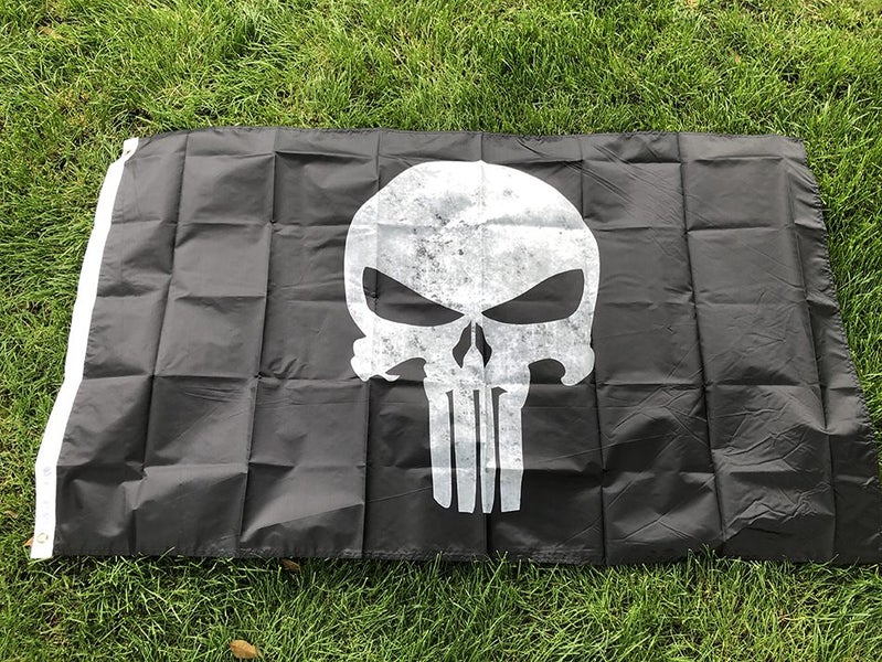 90*150cm Skull Pirate Flag Red Bandana Bones Double Knife SkullThree Carousel 1