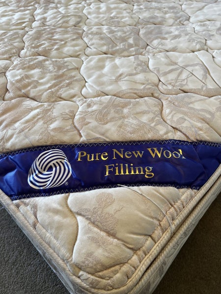 Sleepmaker Queen Size Bed - Pure New Wool Filling Carousel 1