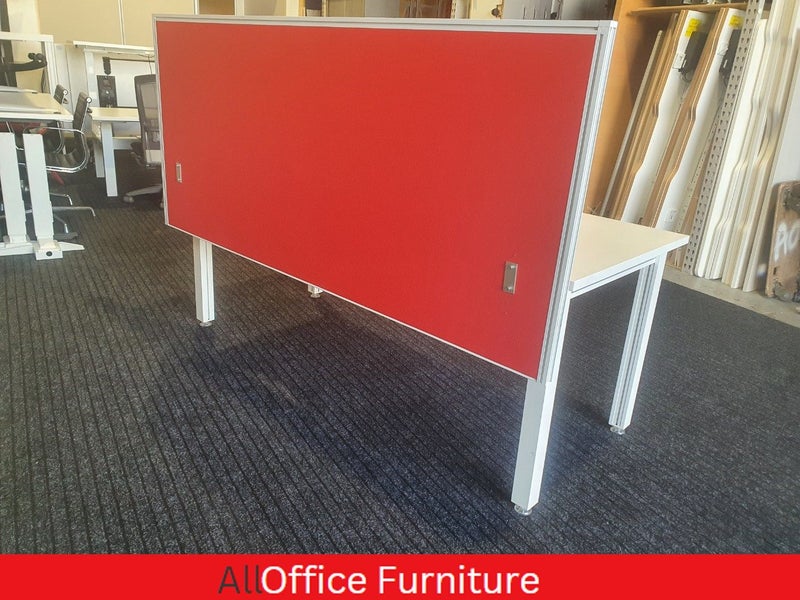 Desk mount office partition / Desk divider Carousel 1