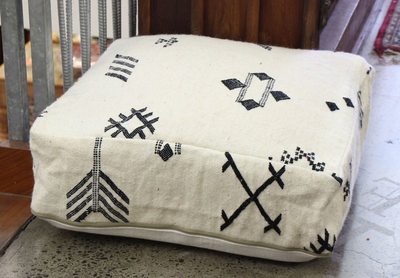 GENUINE MOROCCAN RUG POUF 28 Carousel 1