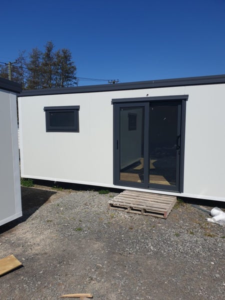 Portable Cabin/sleepout 5.8x3.0m Carousel 1