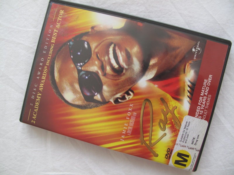 RAY (Jamie Foxx) DVD :)64538562684418110