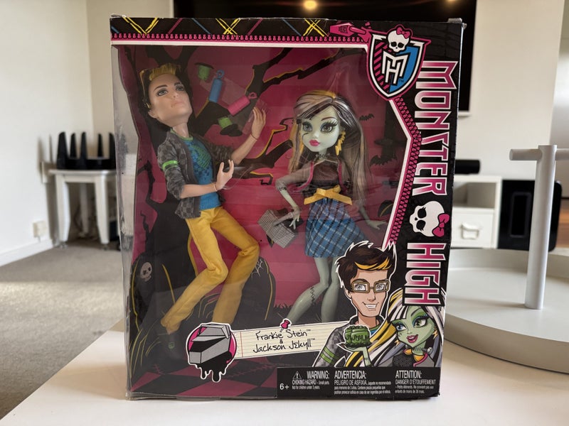 Monster High Frankie Stein and Jackson Jekyll 2 pack Carousel 1