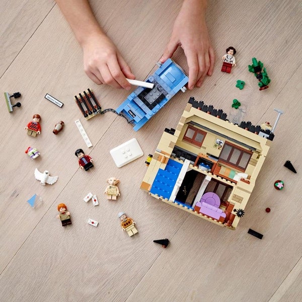 LEGO Harry Potter 4 Privet Drive 75968 House and Ford Anglia Flying Car Toy, Wiz Carousel 2