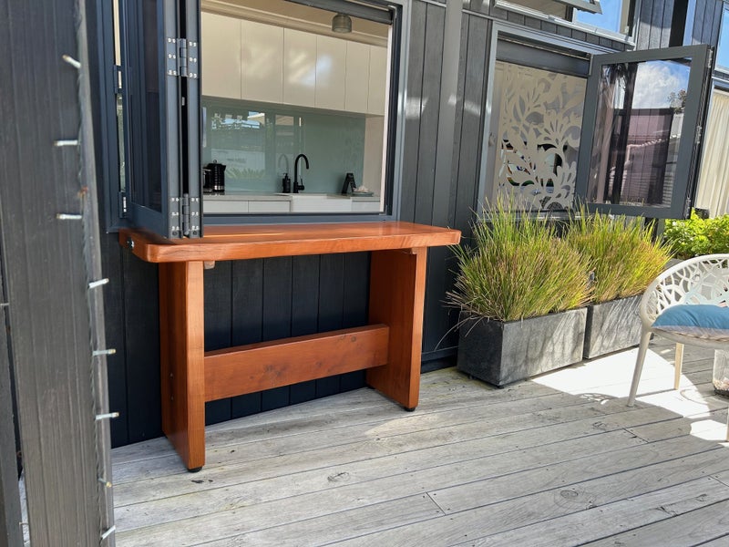 1.6m Leaner Bar63612134098561113