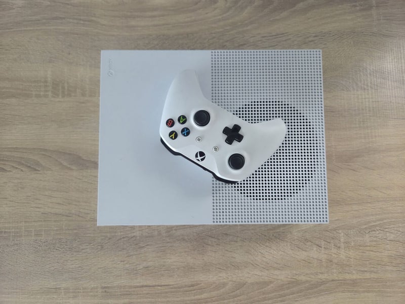 Xbox One S Console + Controller Carousel 3