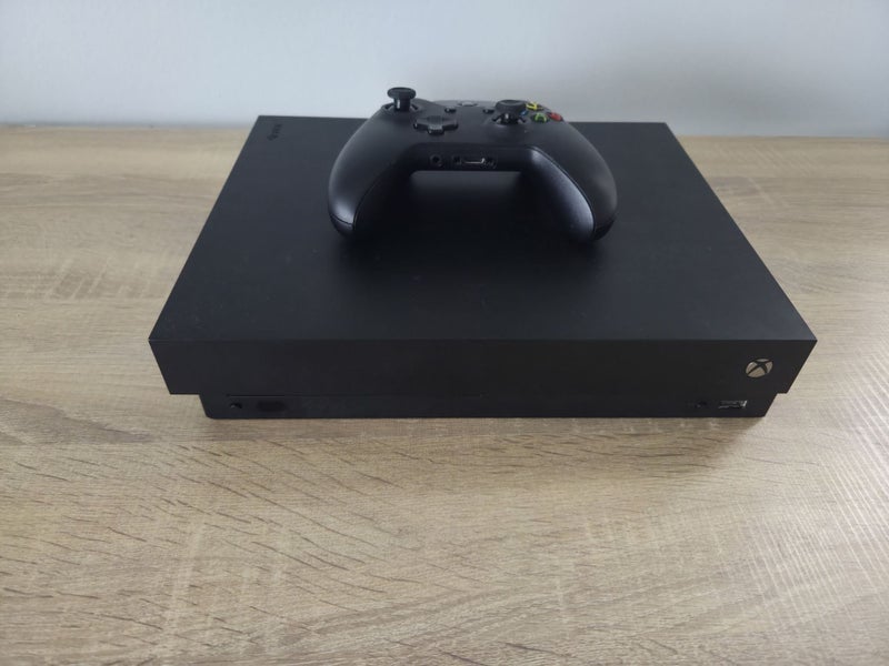 Xbox One X Console + Controller Carousel 1