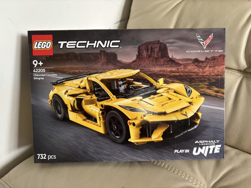 $1 Reserve LEGO Technic 42205 - Chevrolet Corvette Stingray ~NEW! Carousel 1