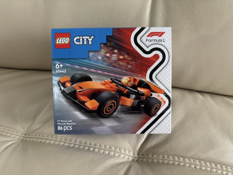 LEGO City F1 Driver with McLaren Race Car ~Ping available~ Carousel 1