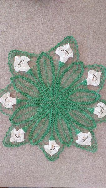 Lily crochet tablemat Carousel 2