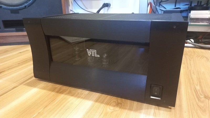 VTL ST-150 Amplifier Carousel 1