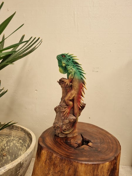 Iguana ornament Carousel 1
