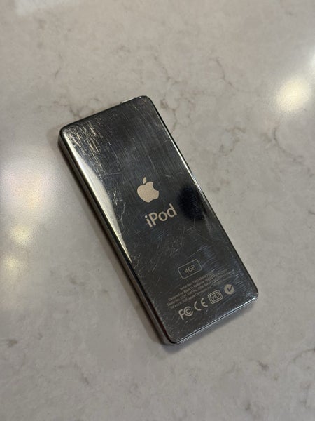 iPod nano 1st Gen 4GB White Carousel 2