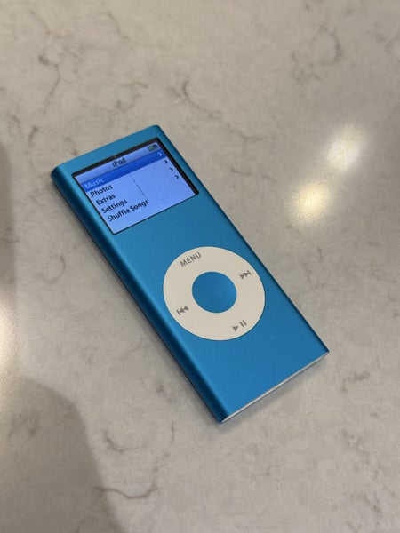 iPod nano 2nd Gen 4GB Blue Carousel 1