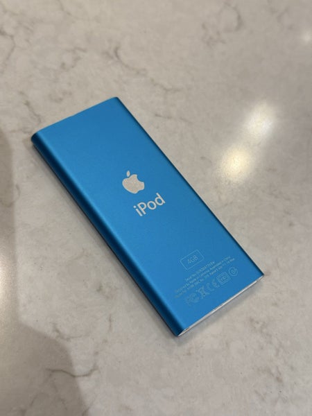 iPod nano 2nd Gen 4GB Blue Carousel 2