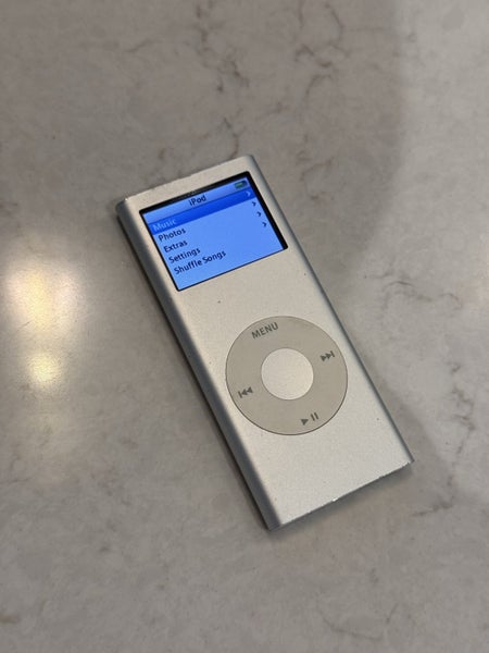 iPod nano 2nd Gen 2GB Silver Carousel 1