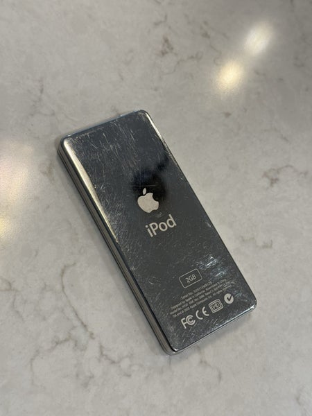 iPod nano 1st Gen 2GB White Carousel 2