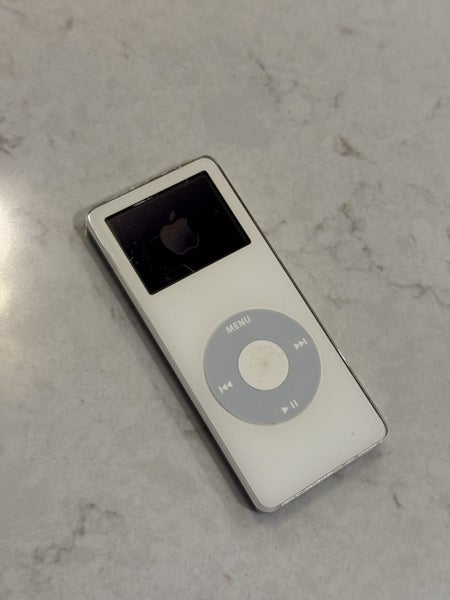 iPod nano 1st Gen 4GB White Carousel 1