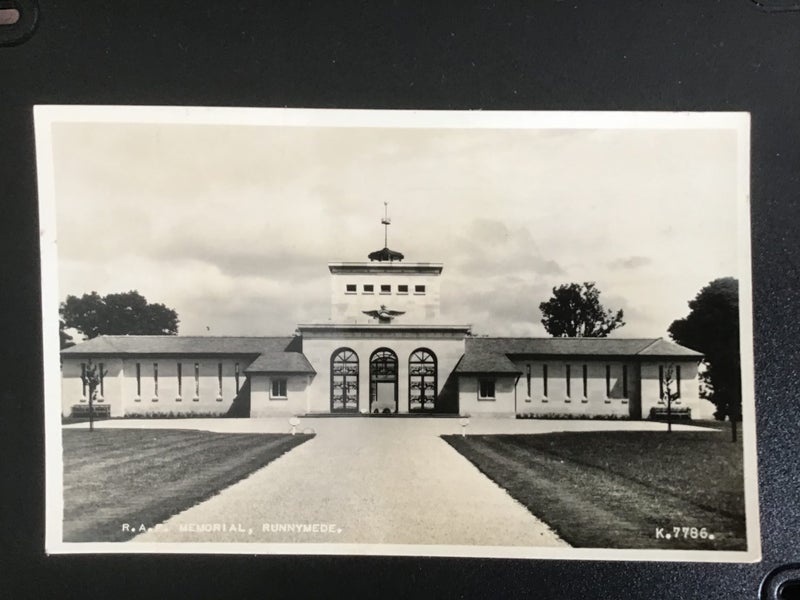 RAF Memorial, Runnymede Carousel 1