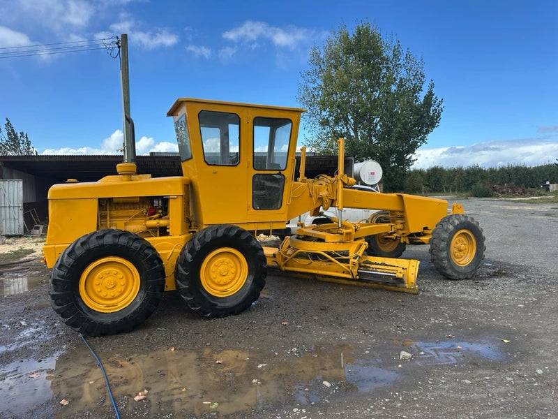 John Deere 570a grader ONO Carousel 1