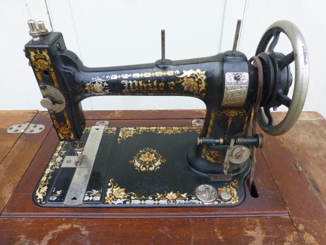VINTAGE WHITE USA TREDDLE SEWING MACHINE Carousel 1