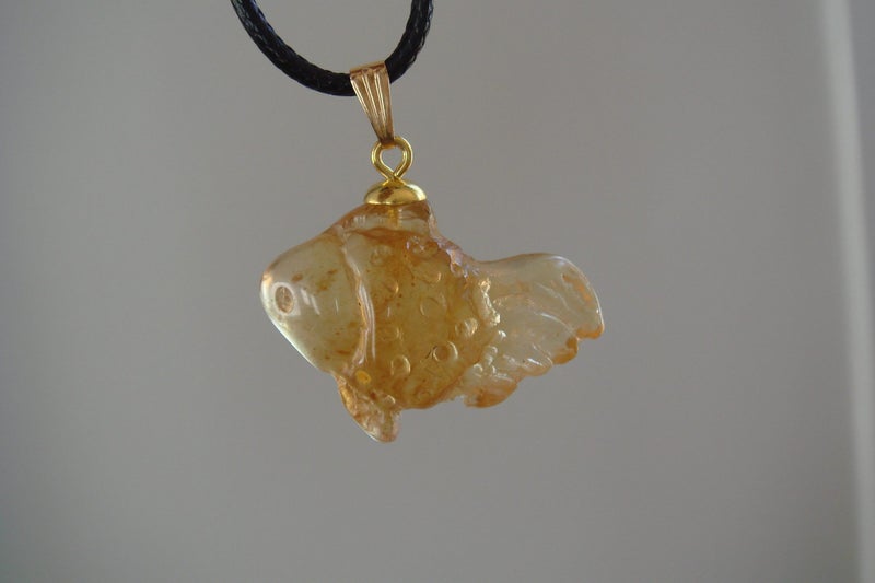 High Quality Clear Light Golden Kauri Gum Goldfish Pendant Necklace Carousel 1