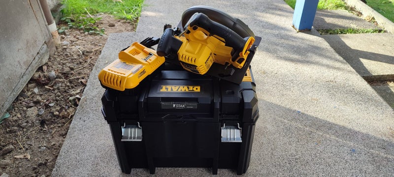 DeWALT 54V FlexVolt 184mm Cordless Circular Saw DCS578 + case + charger Carousel 1