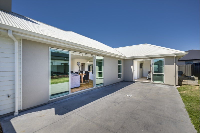 Image 3 of 20