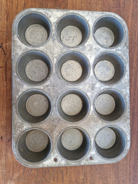 Old Retro Metal Muffin Pan EKCO Carousel 1