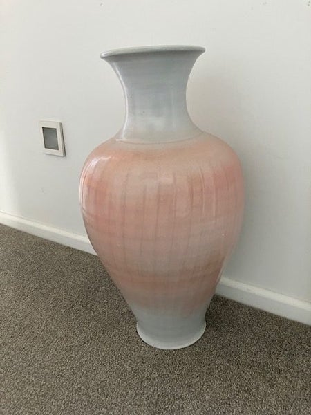 Beautiful large Kerikeri pottery vase, possibly a Peter Shearer . Carousel 1