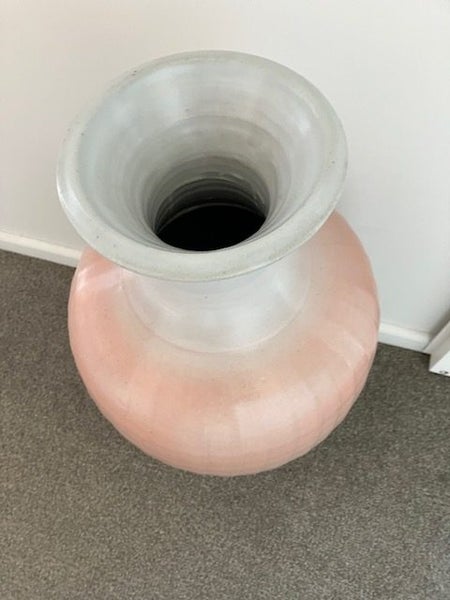 Beautiful large Kerikeri pottery vase, possibly a Peter Shearer . Carousel 2
