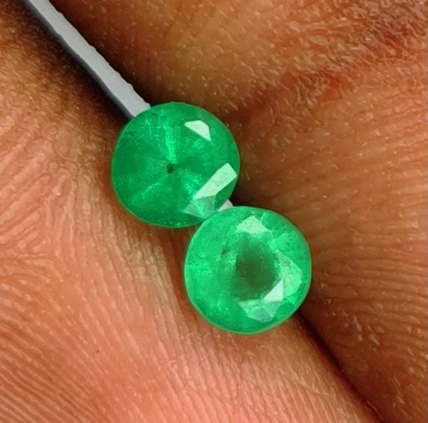 0.76CT SPLENDID ROUND CUT 100% NATURAL GREEN ZAMBIAN EMERALD PAIR Carousel 1