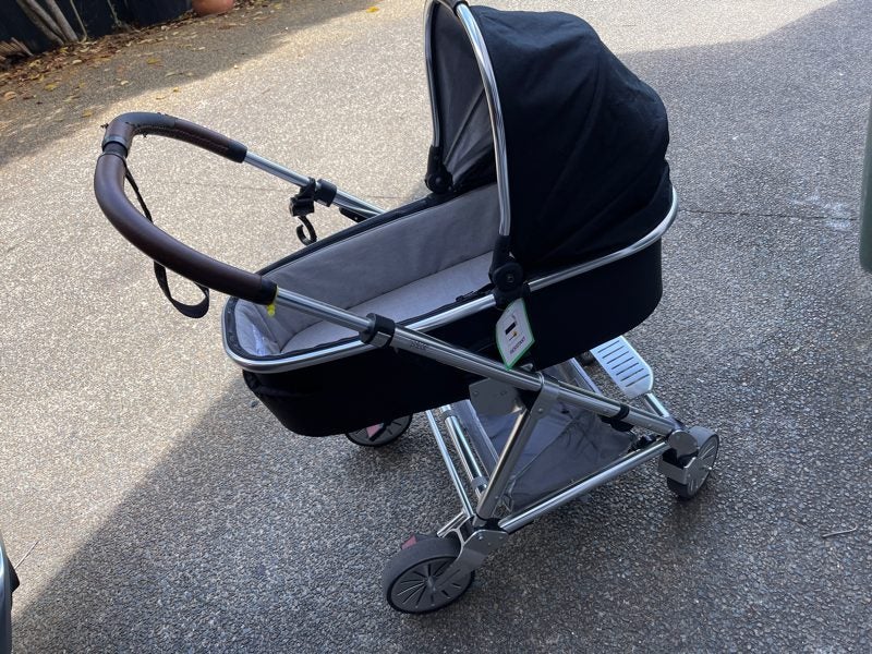 Prams mamas & papas Bassinet/Carrycot with Rain Cover Carousel 1
