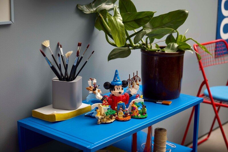 LEGO Ideas 21352 Magic of Disney Carousel 6